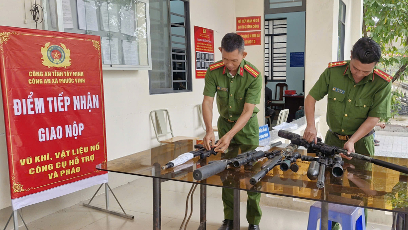 Nỗ lực vận động, thu hồi vũ kh&iacute;, vật liệu nổ, c&ocirc;ng cụ hỗ trợ v&agrave; ph&aacute;o