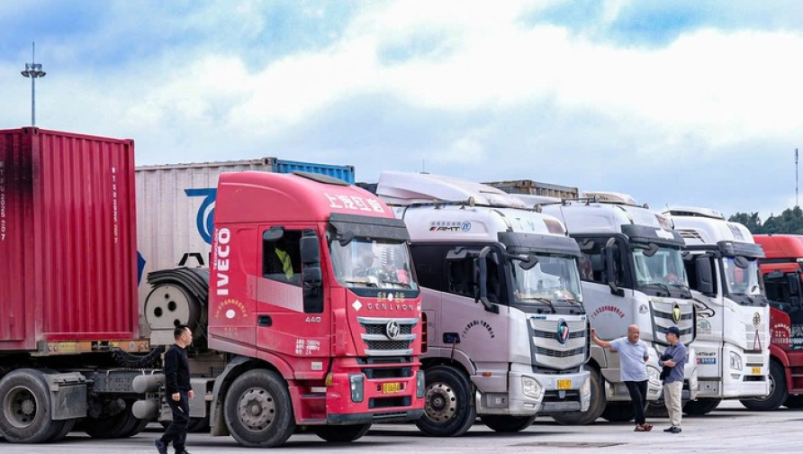 Thủ tướng: Kh&ocirc;ng để &aacute;ch tắc h&agrave;ng thực phẩm, thiết lập đường d&acirc;y n&oacute;ng 24/7