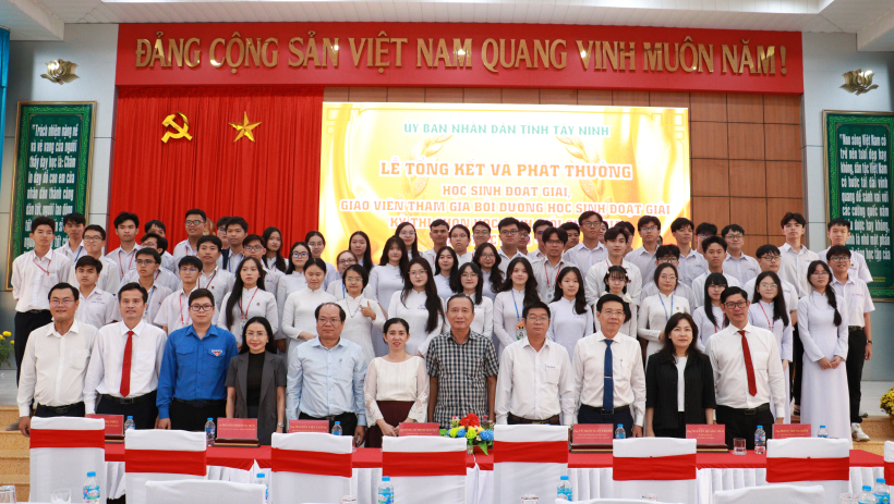 T&acirc;y Ninh: Tuy&ecirc;n dương học sinh, gi&aacute;o vi&ecirc;n đoạt giải kỳ thi chọn học sinh giỏi quốc gia