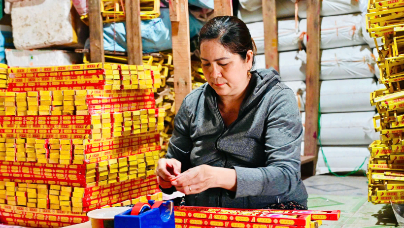 H&agrave;nh tr&igrave;nh 20 năm từ người l&agrave;m thu&ecirc; đến chủ xưởng nhang 'Thanh Nhi Hương'