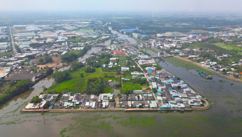 Niềm vui b&ecirc;n những bờ k&egrave;