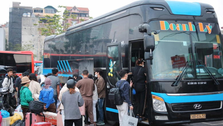 Thủ tướng y&ecirc;u cầu tăng cường phương tiện vận tải phục vụ nh&acirc;n d&acirc;n dịp Tết