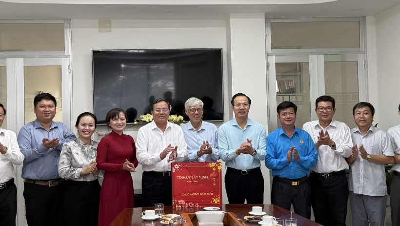 L&atilde;nh đạo tỉnh thăm, ch&uacute;c tết C&ocirc;ng ty Cổ phần Đầu tư S&agrave;i G&ograve;n VRG