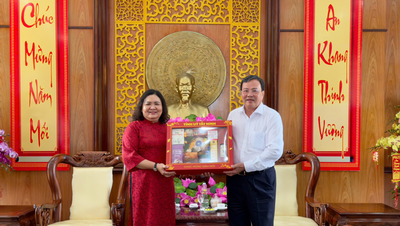 L&atilde;nh đạo tỉnh Vĩnh Long đến thăm v&agrave; ch&uacute;c tết tỉnh T&acirc;y Ninh