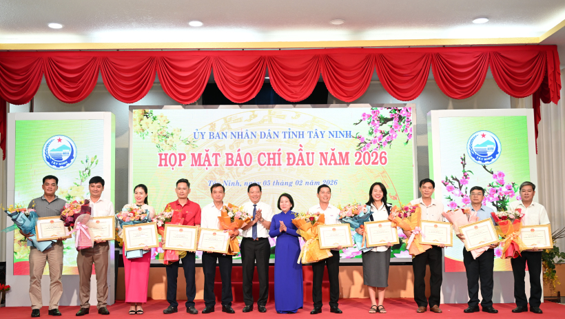 UBND tỉnh họp mặt b&aacute;o ch&iacute; mừng Xu&acirc;n B&iacute;nh Ngọ 2026