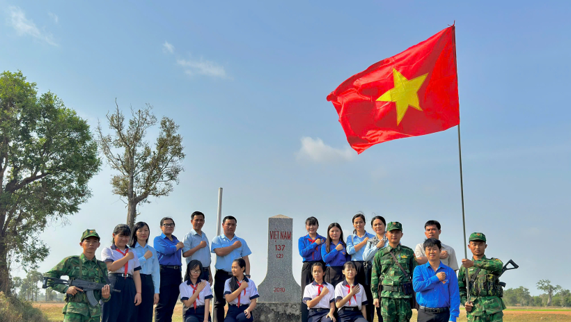 Xu&acirc;n bi&ecirc;n cương &ndash; V&igrave; điểm tựa tiền ti&ecirc;u