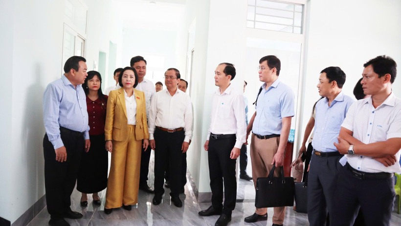 Ph&oacute; Chủ tịch Quốc hội Nguyễn Thị Thanh kiểm tra thực tế c&ocirc;ng t&aacute;c bầu cử tại x&atilde; Bến Lức