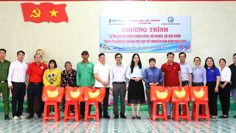 Ban Quản l&yacute; Khu kinh tế tỉnh phối hợp c&aacute;c doanh nghiệp chăm lo tết cho người d&acirc;n