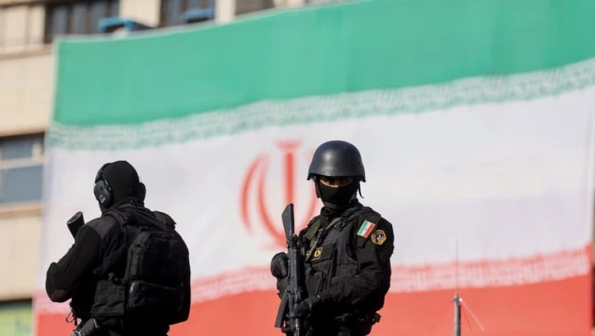 Mỹ cảnh b&aacute;o khẩn, y&ecirc;u cầu c&ocirc;ng d&acirc;n rời Iran lập tức