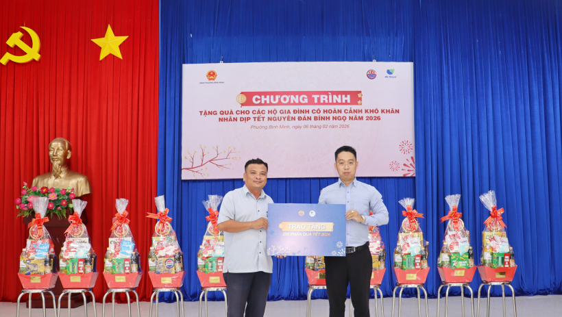 Phường B&igrave;nh Minh: Trao tặng 200 phần qu&agrave; tết 