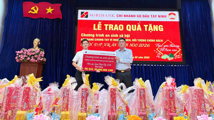 Phường G&ograve; Dầu: Tặng qu&agrave; tết cho người ngh&egrave;o, gia đ&igrave;nh ch&iacute;nh s&aacute;ch