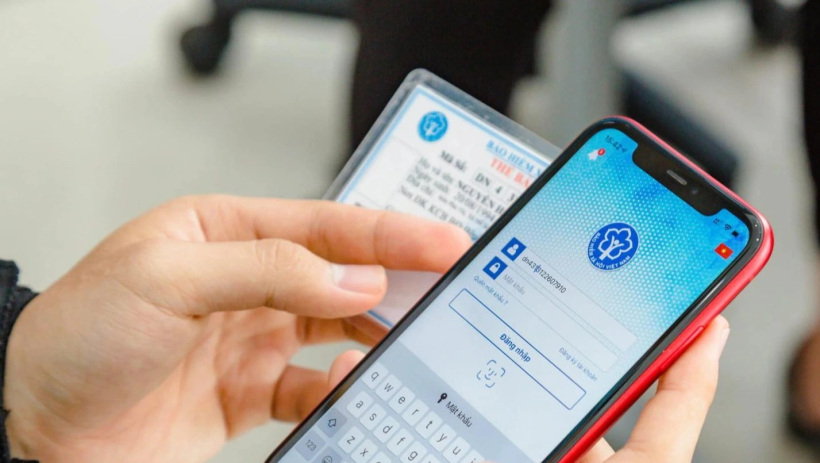 Ch&iacute;nh thức &aacute;p dụng sổ BHXH, thẻ BHYT điện tử tr&ecirc;n to&agrave;n quốc