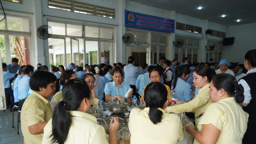 Ấm &aacute;p 'Bữa cơm tất ni&ecirc;n C&ocirc;ng đo&agrave;n'