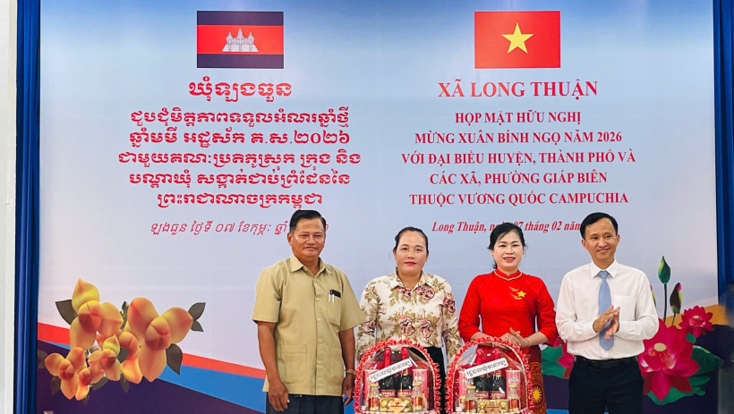 X&atilde; Long Thuận họp mặt c&aacute;c địa phương gi&aacute;p bi&ecirc;n thuộc Vương quốc Campuchia 