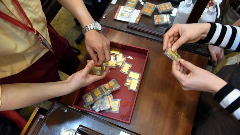 Gi&aacute; v&agrave;ng h&ocirc;m nay 08/02: Hồi phục nhưng người mua tr&ecirc;n đỉnh vẫn lỗ 15 triệu đồng