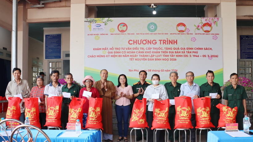 'Tết qu&acirc;n &ndash; d&acirc;n, Xu&acirc;n B&iacute;nh Ngọ 2026': Kh&aacute;m mắt, tặng qu&agrave; cho người d&acirc;n x&atilde; T&acirc;n Ph&uacute;