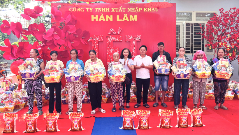 Phường B&igrave;nh Minh: Trao qu&agrave; tết cho người d&acirc;n c&oacute; ho&agrave;n cảnh kh&oacute; khăn