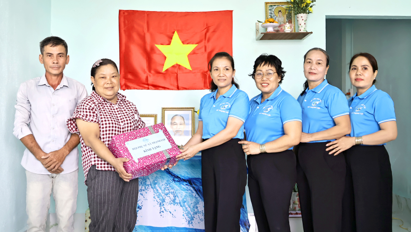 B&agrave;n giao th&ecirc;m 3 nh&agrave; t&igrave;nh thương tại x&atilde; Thạnh Lợi