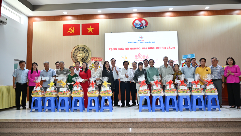 Điện lực miền Nam lan tỏa y&ecirc;u thương với hơn 150 phần qu&agrave; Tết tại T&acirc;y Ninh