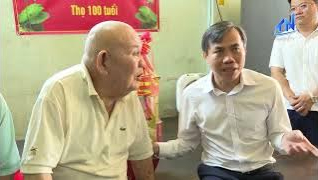 Thăm, ch&uacute;c thọ cụ tr&ograve;n 100 tuổi