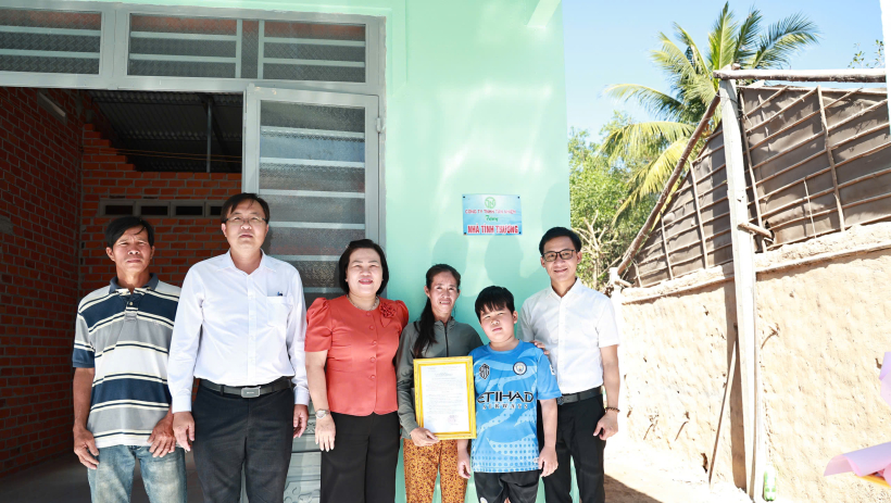 Hội Li&ecirc;n hiệp Phụ nữ x&atilde; Ninh Điền trao m&aacute;i ấm t&igrave;nh thương cho hội vi&ecirc;n