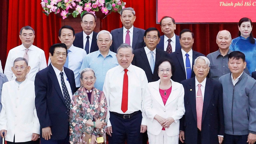 Tổng B&iacute; thư T&ocirc; L&acirc;m gặp mặt c&aacute;c nguy&ecirc;n Ủy vi&ecirc;n TW Đảng khu vực ph&iacute;a Nam