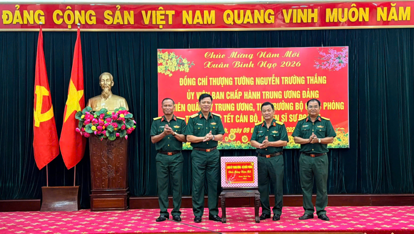 Thượng tướng Nguyễn Trường Thắng kiểm tra, ch&uacute;c Tết tại Sư đo&agrave;n 5