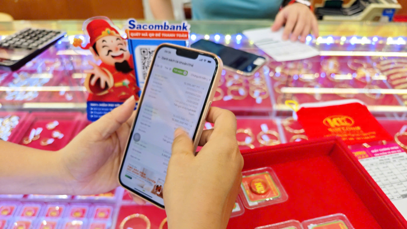 Gi&aacute; v&agrave;ng h&ocirc;m nay 10/02/2026: V&agrave;ng nhẫn b&aacute;m s&aacute;t v&agrave;ng miếng