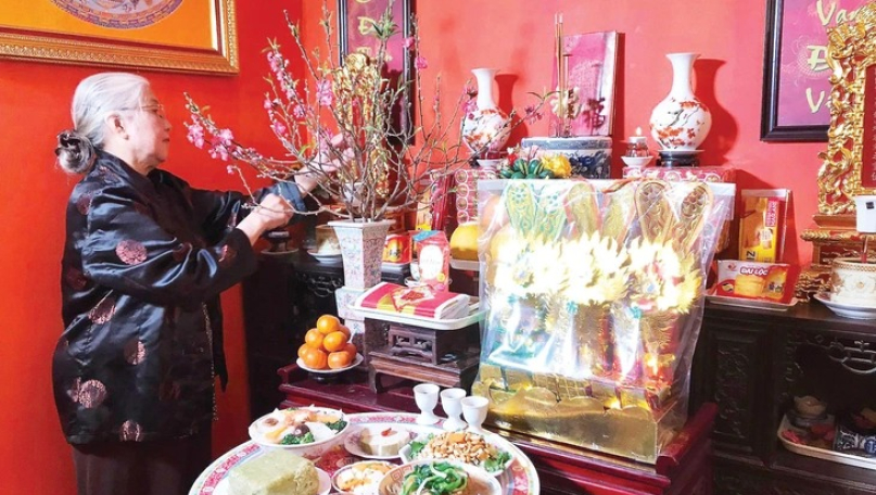 M&acirc;m c&uacute;ng tiễn &ocirc;ng T&aacute;o thường c&oacute; g&igrave;?