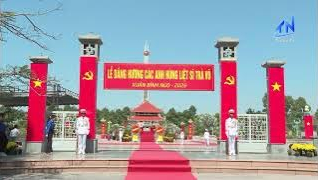 Tổng B&iacute; thư T&ocirc; L&acirc;m d&acirc;ng hương tưởng niệm tại Nghĩa trang liệt sĩ Tr&agrave; V&otilde;