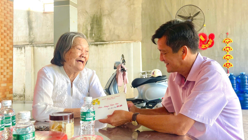 L&atilde;nh đạo x&atilde; Ch&acirc;u Th&agrave;nh: Thăm gia đ&igrave;nh ch&iacute;nh s&aacute;ch nh&acirc;n dịp Tết Nguy&ecirc;n đ&aacute;n B&iacute;nh Ngọ 2026