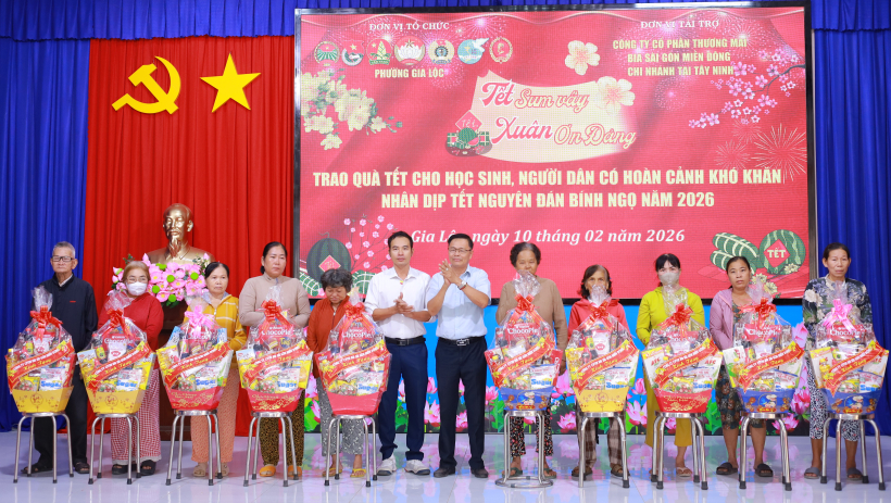 Phường Gia Lộc trao 100 phần qu&agrave; 'Tết sum vầy, Xu&acirc;n ơn Đảng' cho hộ kh&oacute; khăn