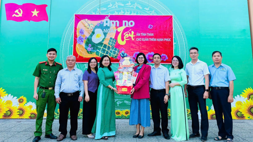 X&atilde; Dương Minh Ch&acirc;u - Thăm, ch&uacute;c tết c&aacute;c trường học