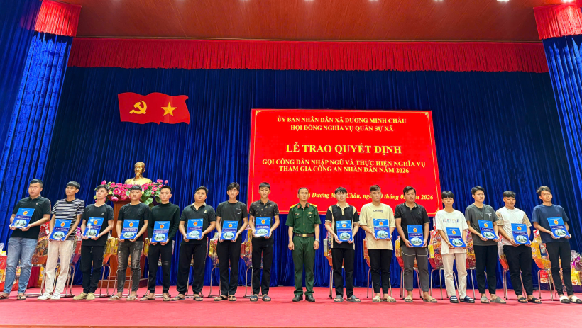 X&atilde; Dương Minh Ch&acirc;u - 57 thanh ni&ecirc;n nhận quyết định nhập ngũ