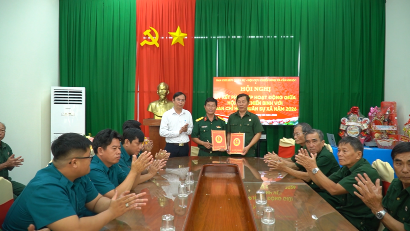 Cần Giuộc: K&yacute; kết phối hợp hoạt động giữa Hội Cựu chiến binh v&agrave; Ban Chỉ huy Qu&acirc;n sự x&atilde;