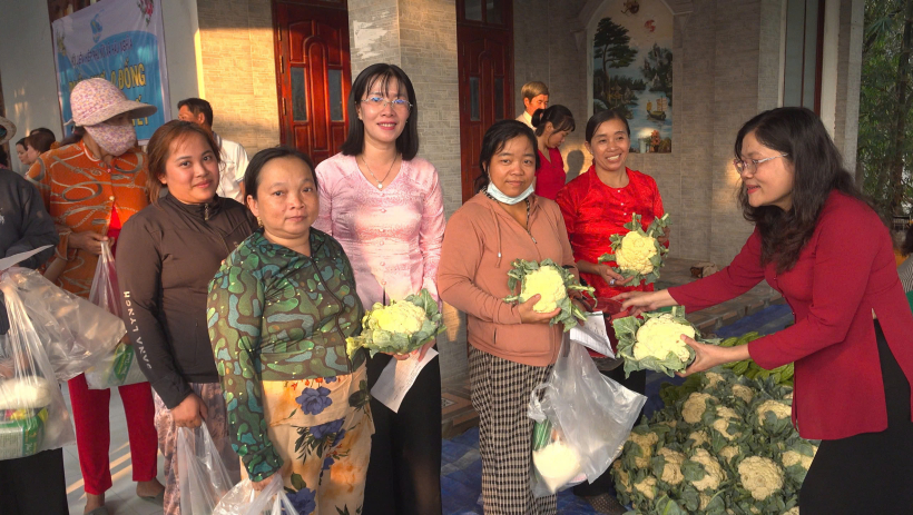 X&atilde; Hậu Nghĩa: Phi&ecirc;n chợ 0 đồng &ndash; Ấm l&ograve;ng ng&agrave;y tết