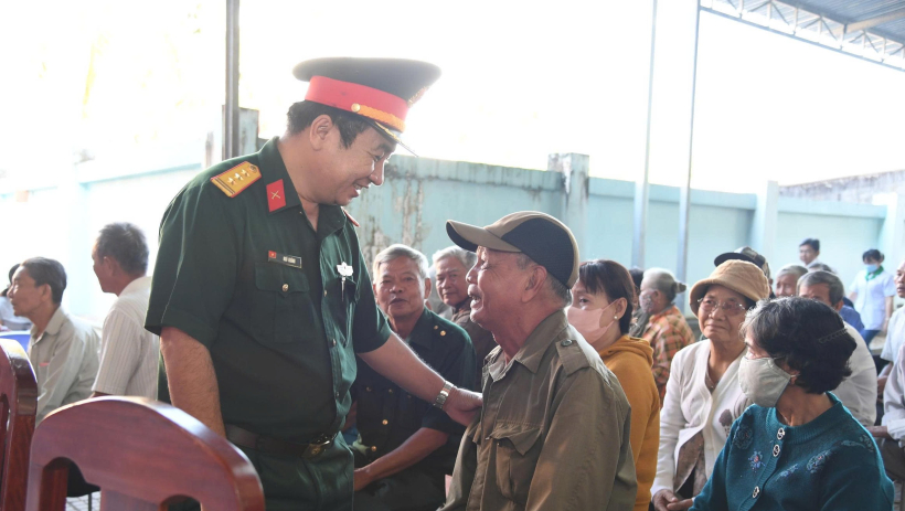 Tết qu&acirc;n - d&acirc;n