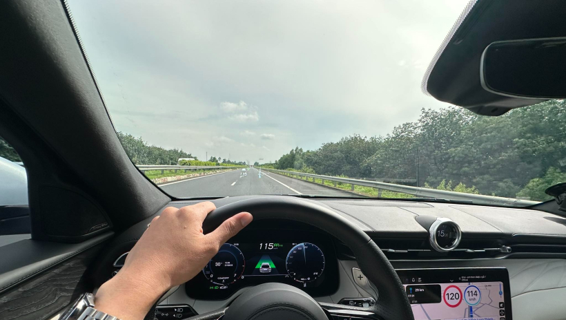 3 phụ kiện cần c&oacute; tr&ecirc;n &ocirc; t&ocirc; khi di chuyển đường d&agrave;i