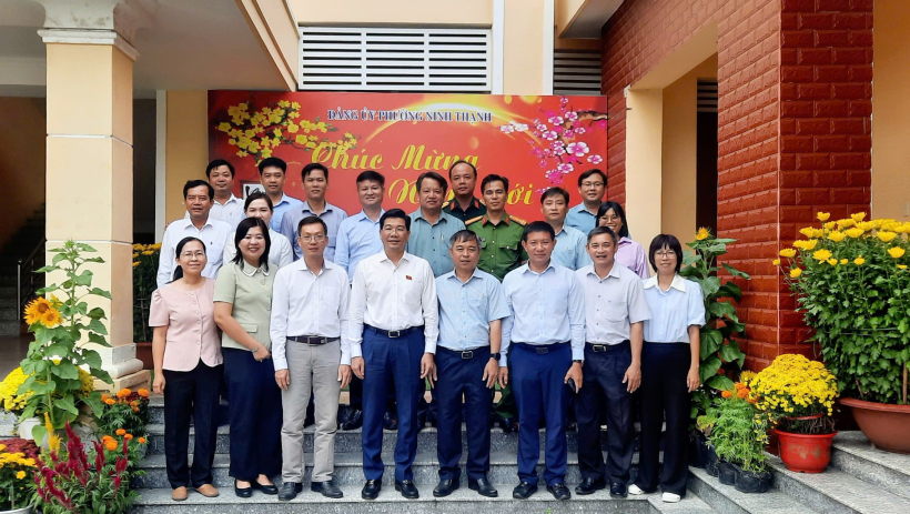 Ph&oacute; B&iacute; thư Thường trực Tỉnh ủy Nguyễn Mạnh H&ugrave;ng thăm, ch&uacute;c tết Đảng ủy phường Ninh Thạnh