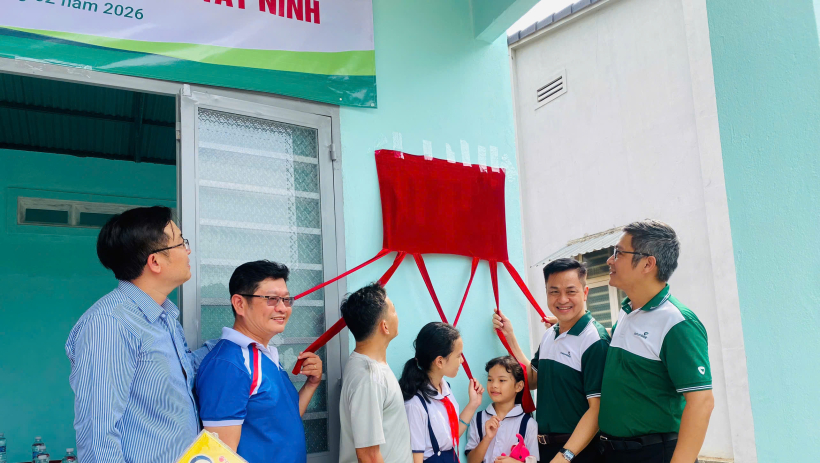 X&atilde; Ninh Điền: Trao tặng Nh&agrave; khăn qu&agrave;ng đỏ