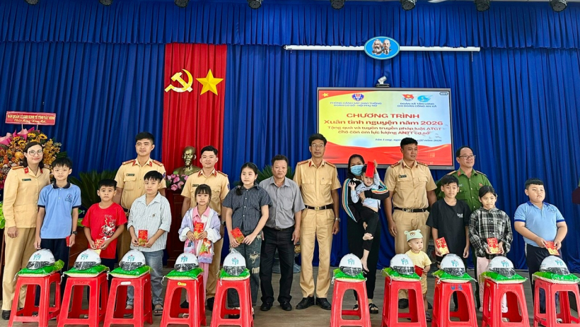 Tuy&ecirc;n truyền ph&aacute;p luật cho con em lực lượng an ninh trật tự cơ sở