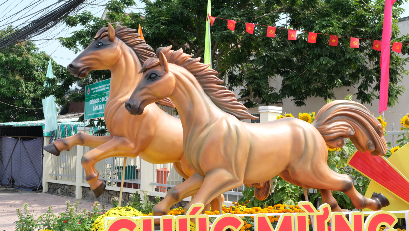 Thổi hồn v&agrave;o linh vật Tết