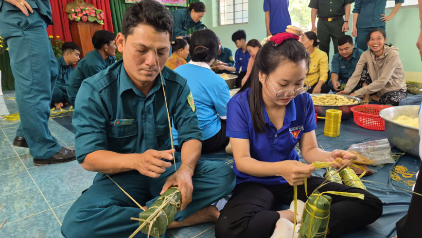 G&oacute;i b&aacute;nh t&eacute;t tặng người d&acirc;n đ&oacute;n tết