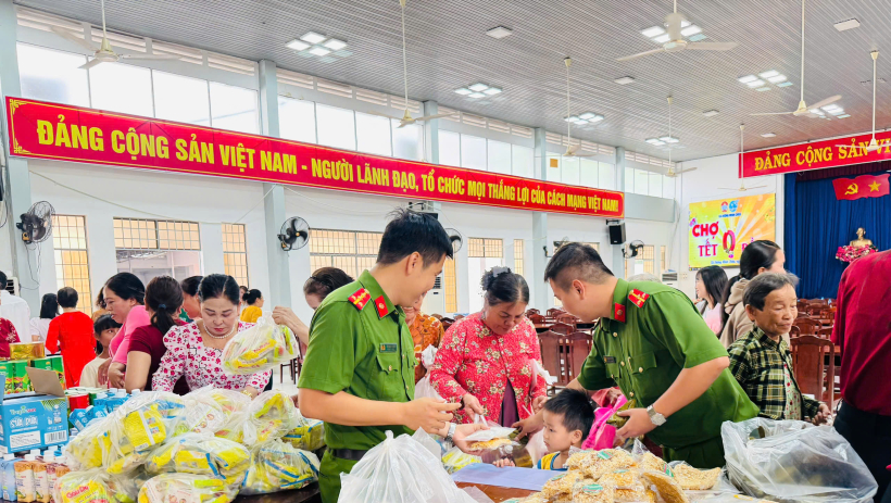 X&atilde; Dương Minh Ch&acirc;u: 'Chợ Tết 0 đồng - Tết y&ecirc;u thương'