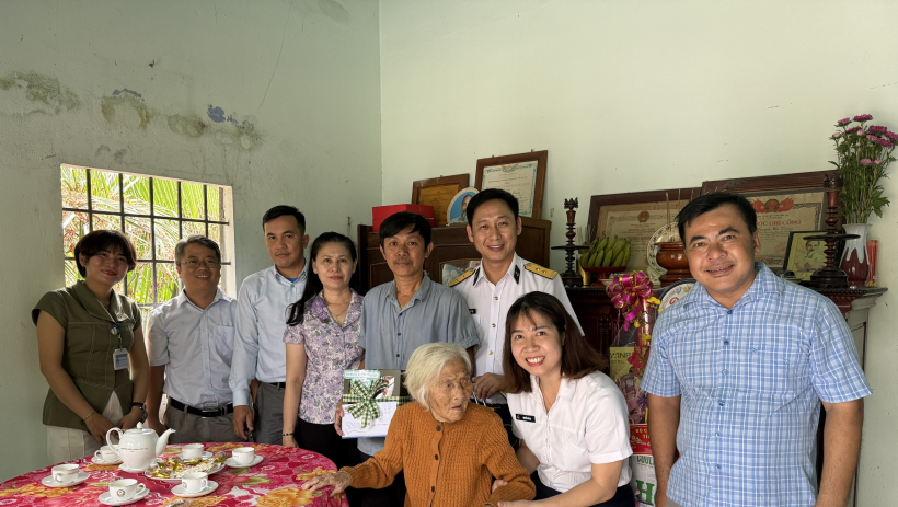 Tri &acirc;n B&agrave; mẹ Việt Nam Anh h&ugrave;ng nh&acirc;n dịp Tết 