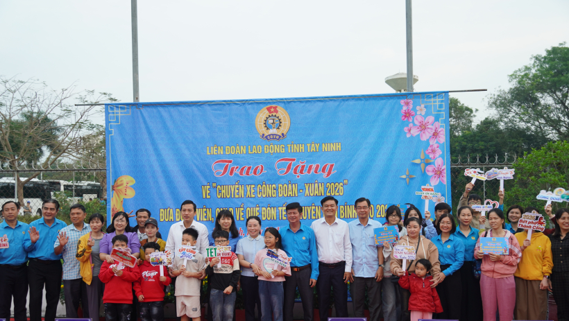 Những chuyến xe 0 đồng đưa đo&agrave;n vi&ecirc;n, người lao động về qu&ecirc; đ&oacute;n tết