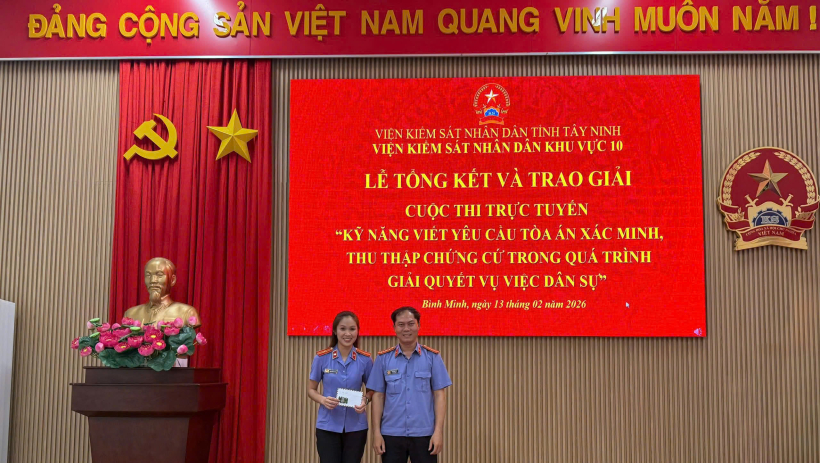 Trao giải Cuộc thi 'Kỹ năng viết y&ecirc;u cầu T&ograve;a &aacute;n x&aacute;c minh, thu thập chứng cứ trong qu&aacute; tr&igrave;nh giải quyết vụ việc d&acirc;n sự'