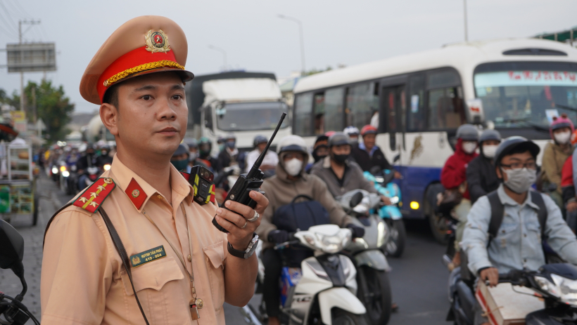 Cảnh s&aacute;t giao th&ocirc;ng T&acirc;y Ninh: Bảo đảm an to&agrave;n cho người d&acirc;n về qu&ecirc; đ&oacute;n tết