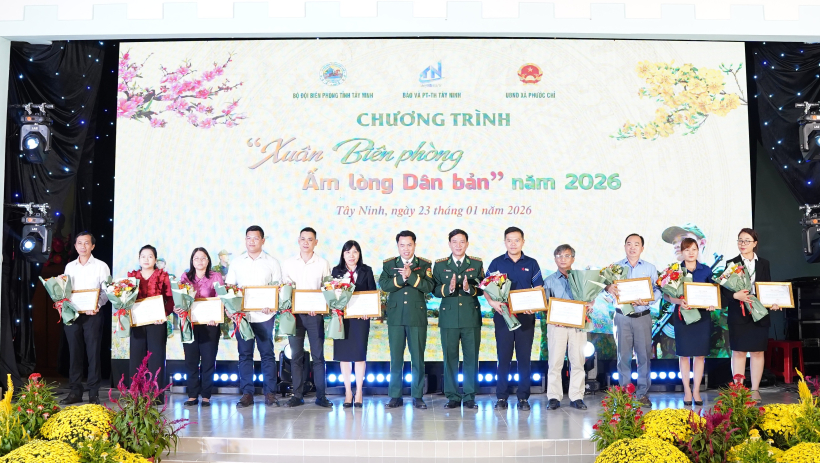 &ldquo;Xu&acirc;n bi&ecirc;n ph&ograve;ng ấm l&ograve;ng d&acirc;n bản&rdquo; năm 2026: Trao hơn 3.500 phần qu&agrave; tết cho người d&acirc;n khu vực bi&ecirc;n giới