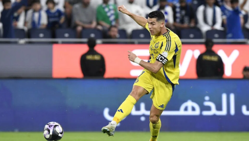 Dập tắt tin đồn dứt &aacute;o ra đi, Ronaldo trở lại đội h&igrave;nh Al Nassr
